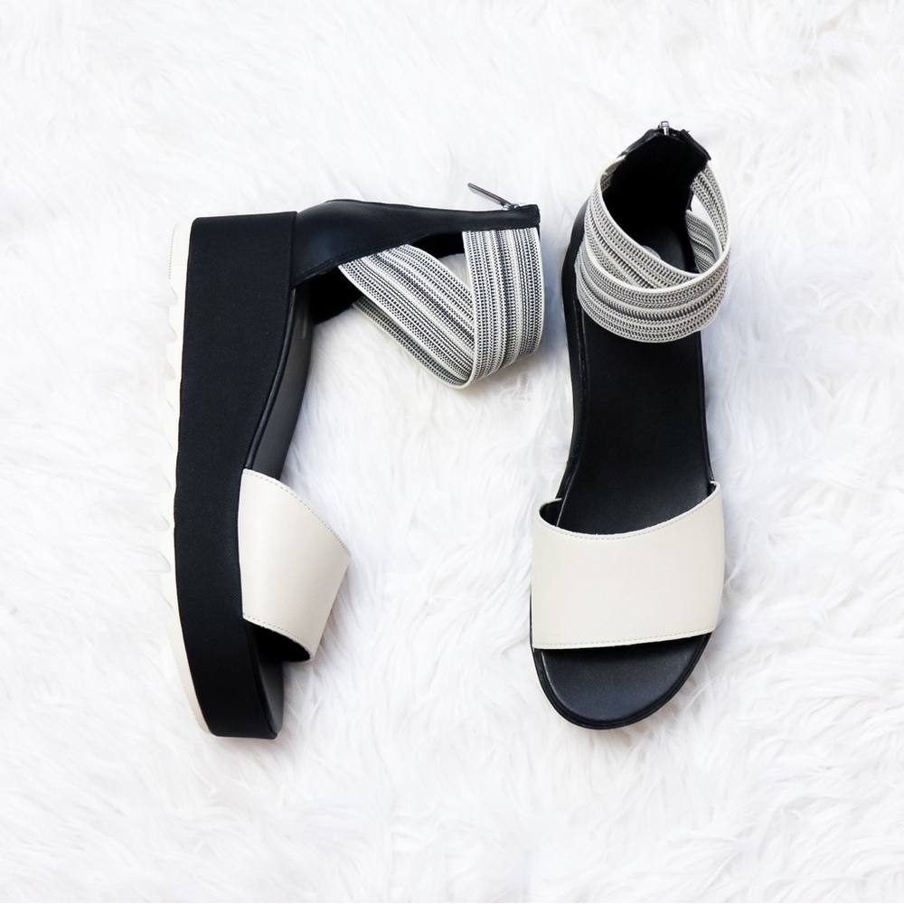 SOREL Flatform Wedge Sandal Size 9 . NEW !